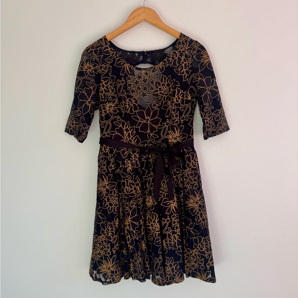 Size 4 plenty dresses by Tracy Reese Elegant Black and Gold Floral Dress